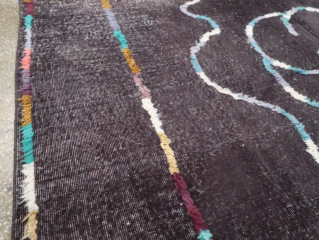 Modern Turkish Anatolian Distressed Room Size Carpet, No.28167 - Galerie Shabab