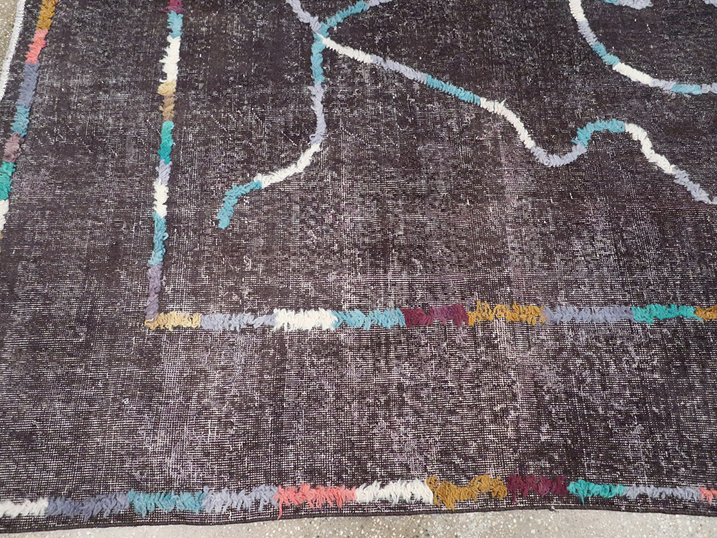Modern Turkish Anatolian Distressed Room Size Carpet, No.28167 - Galerie Shabab