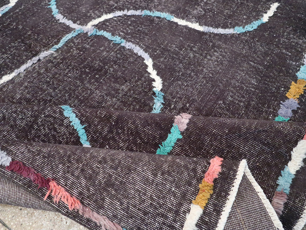 Modern Turkish Anatolian Distressed Room Size Carpet, No.28167 - Galerie Shabab