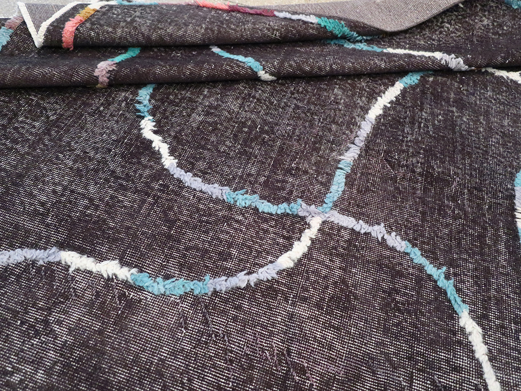 Modern Turkish Anatolian Distressed Room Size Carpet, No.28167 - Galerie Shabab