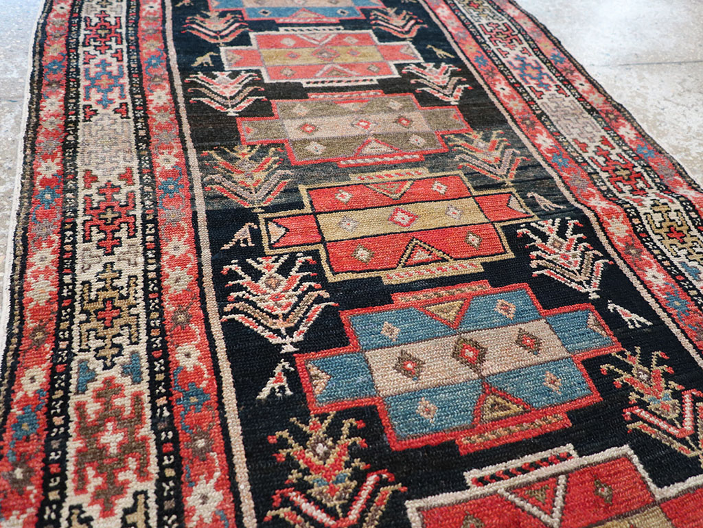 Antique Persian Kurd Runner, No.28180 - Galerie Shabab
