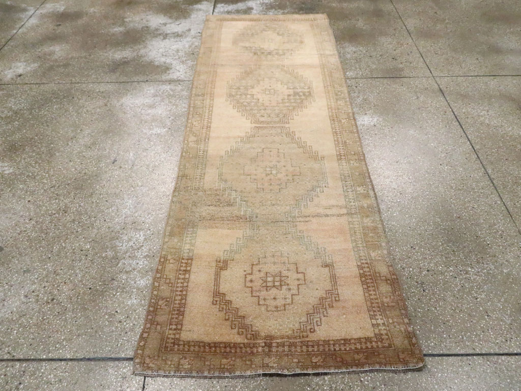 Vintage Turkish Anatolian Runner, No.28181 - Galerie Shabab