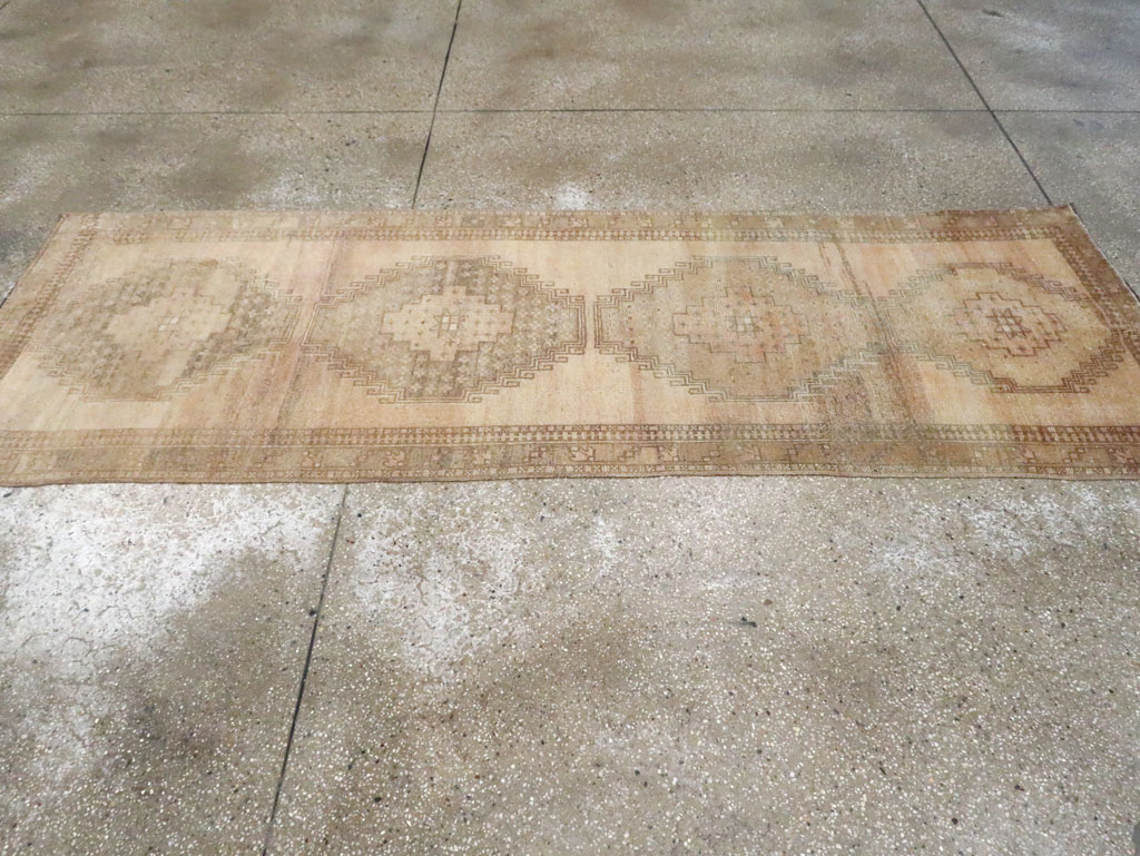 Vintage Turkish Anatolian Runner, No.28181 - Galerie Shabab
