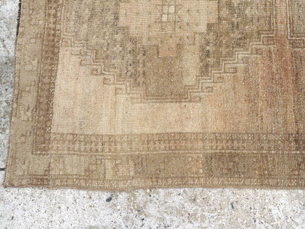 Vintage Turkish Anatolian Runner, No.28181 - Galerie Shabab