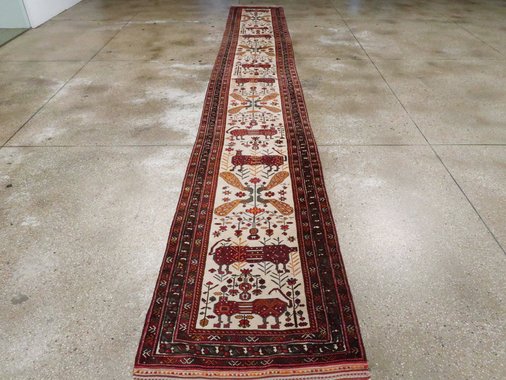 Vintage Persian Qashqai Runner, No.28183 - Galerie Shabab