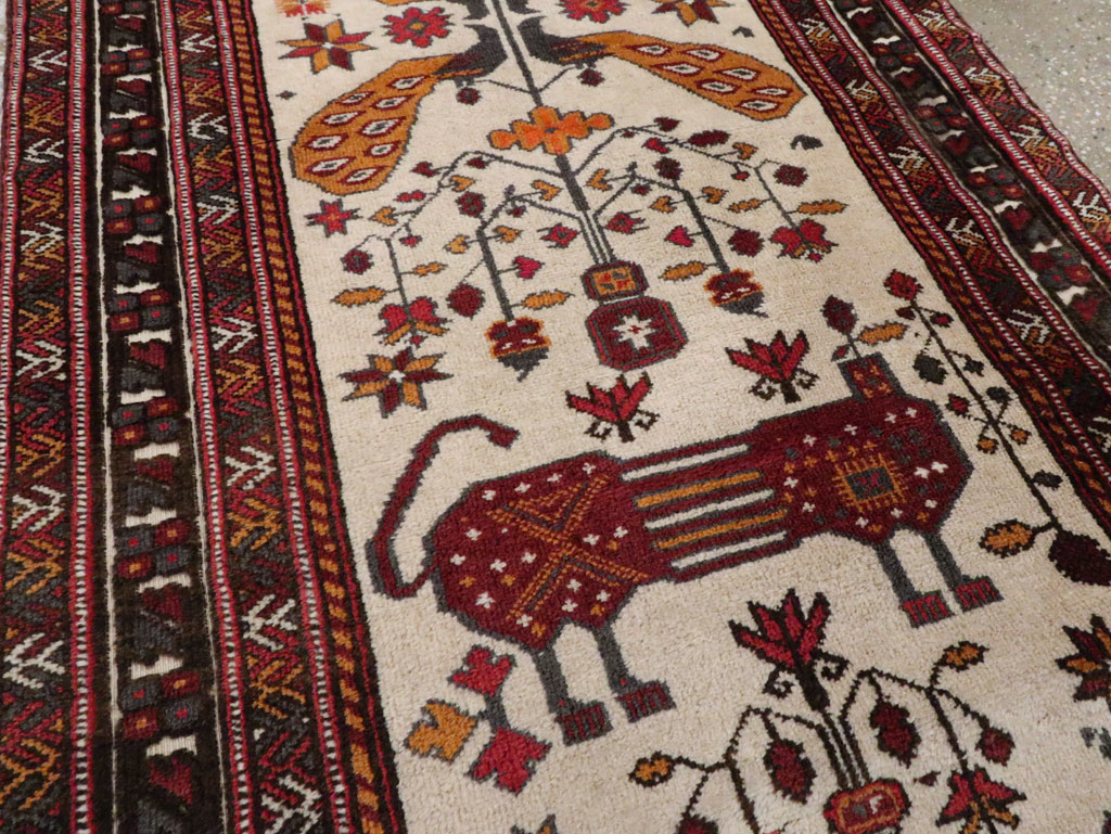 Vintage Persian Qashqai Runner, No.28183 - Galerie Shabab