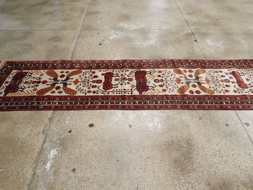 Vintage Persian Qashqai Runner, No.28183 - Galerie Shabab