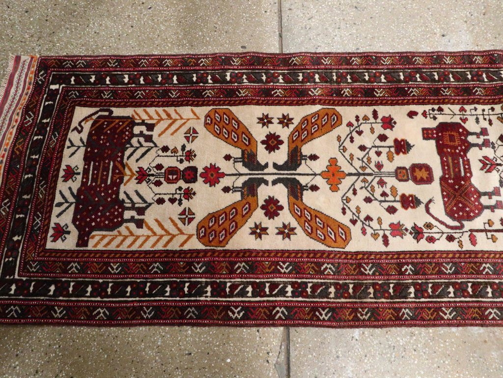 Vintage Persian Qashqai Runner, No.28183 - Galerie Shabab