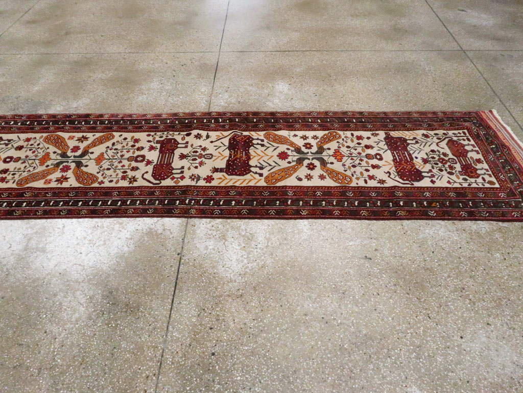 Vintage Persian Qashqai Runner, No.28183 - Galerie Shabab