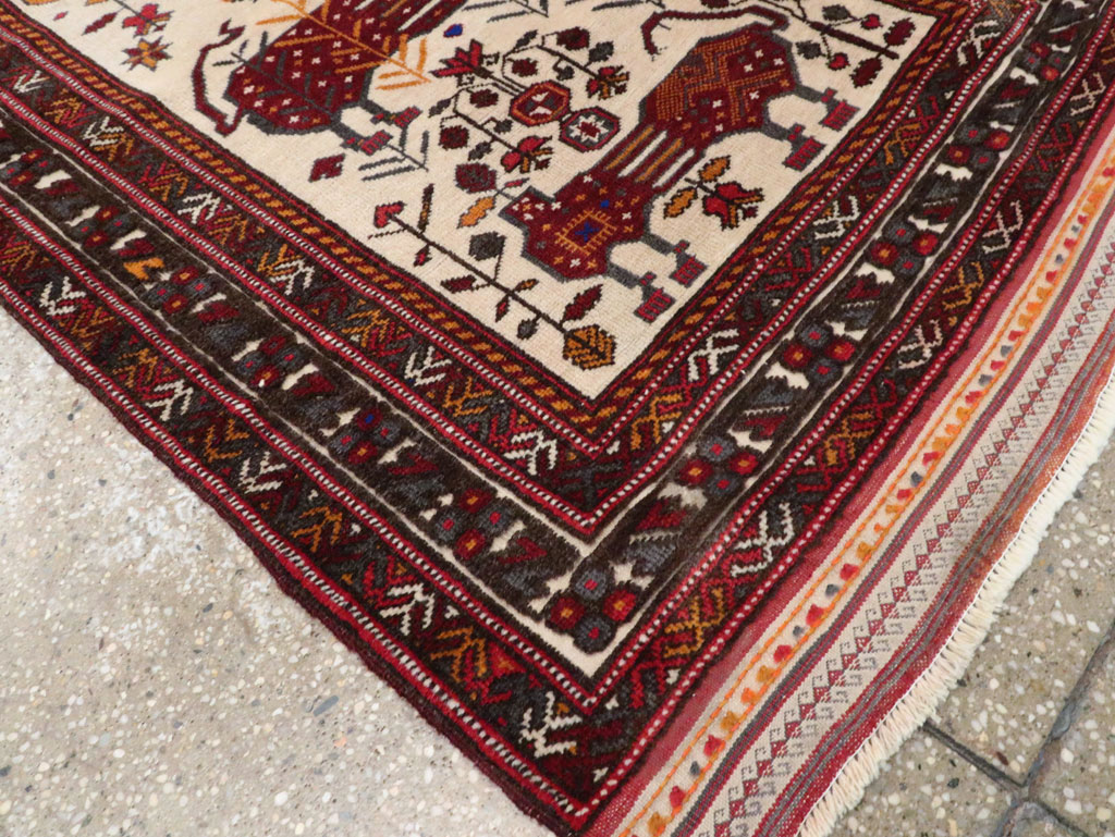Vintage Persian Qashqai Runner, No.28183 - Galerie Shabab
