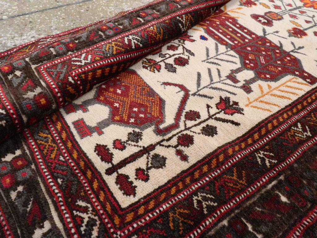 Vintage Persian Qashqai Runner, No.28183 - Galerie Shabab