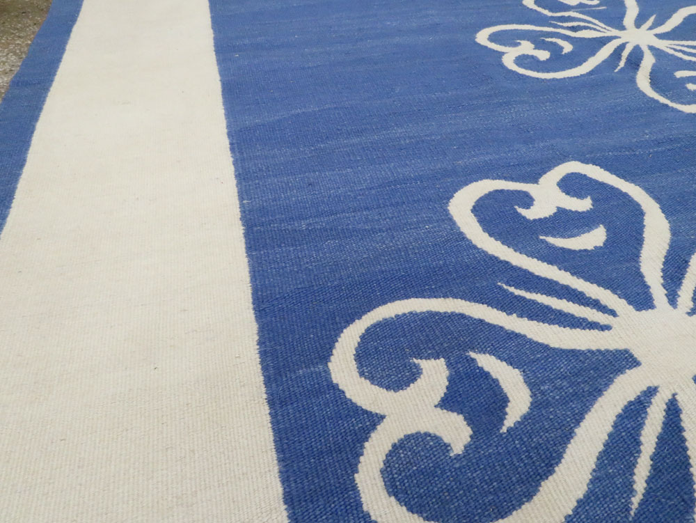 Modern Turkish Flatweave Room Size Carpet, No.28186 - Galerie Shabab