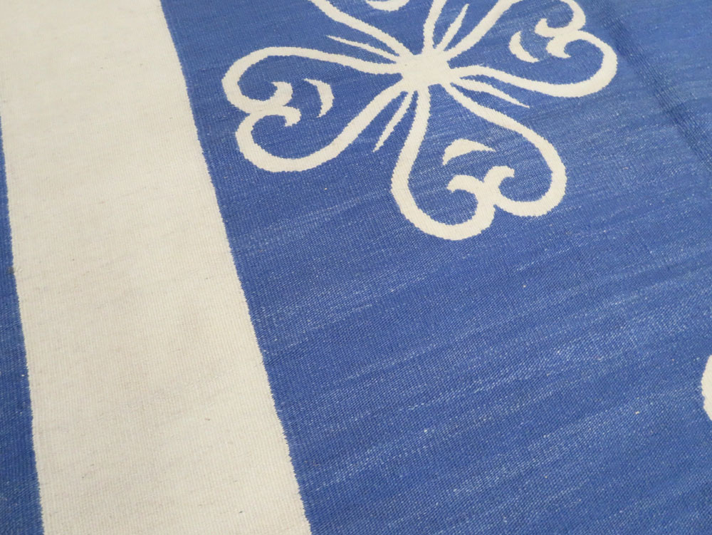 Modern Turkish Flatweave Room Size Carpet, No.28186 - Galerie Shabab