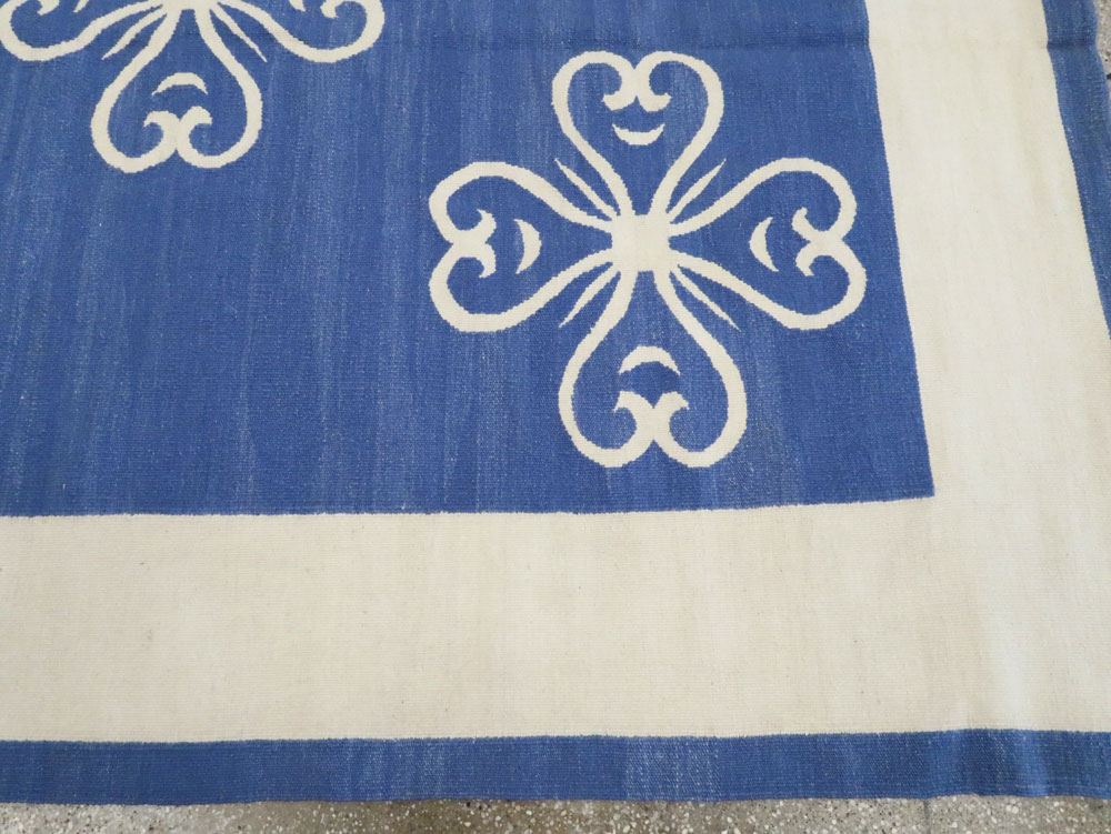 Modern Turkish Flatweave Room Size Carpet, No.28186 - Galerie Shabab