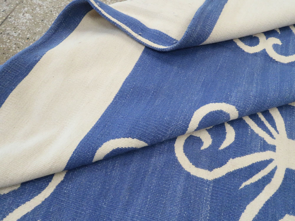 Modern Turkish Flatweave Room Size Carpet, No.28186 - Galerie Shabab