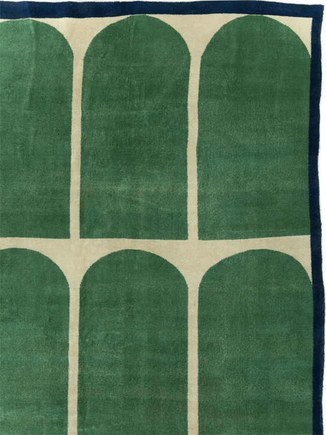 Vintage Turkish Anatolian Art Deco Style Room Size Carpet, No.28192 - Galerie Shabab