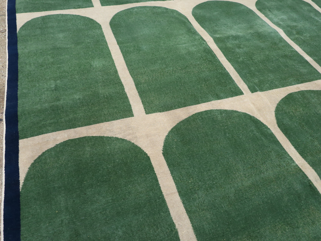 Vintage Turkish Anatolian Art Deco Style Room Size Carpet, No.28192 - Galerie Shabab