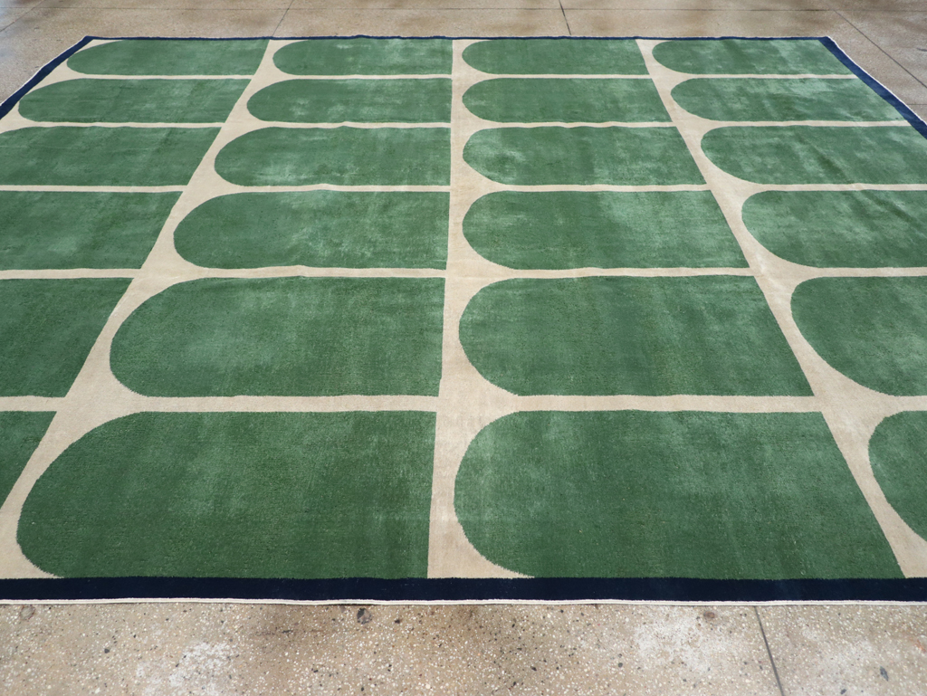 Vintage Turkish Anatolian Art Deco Style Room Size Carpet, No.28192 - Galerie Shabab