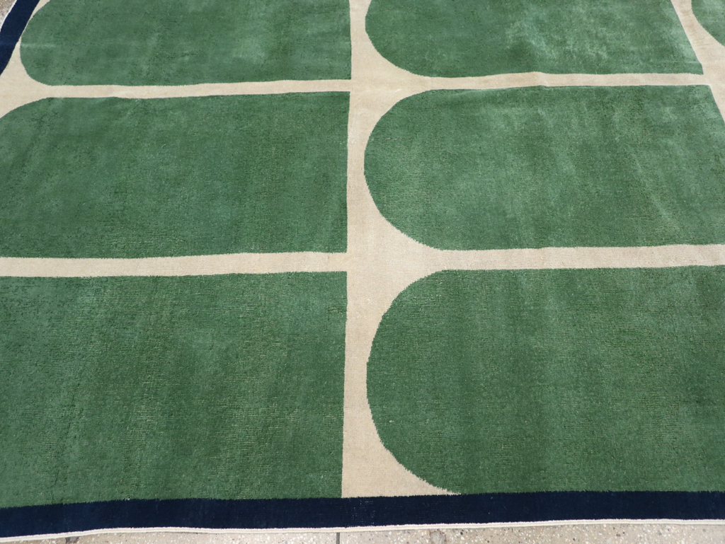 Vintage Turkish Anatolian Art Deco Style Room Size Carpet, No.28192 - Galerie Shabab