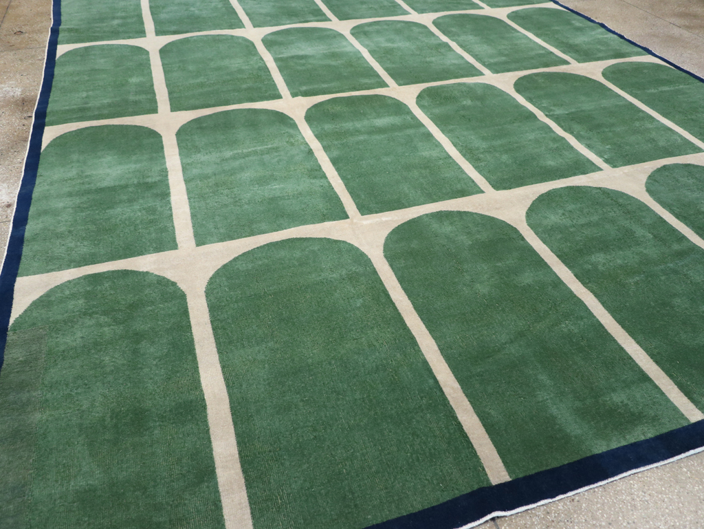 Vintage Turkish Anatolian Art Deco Style Room Size Carpet, No.28192 - Galerie Shabab