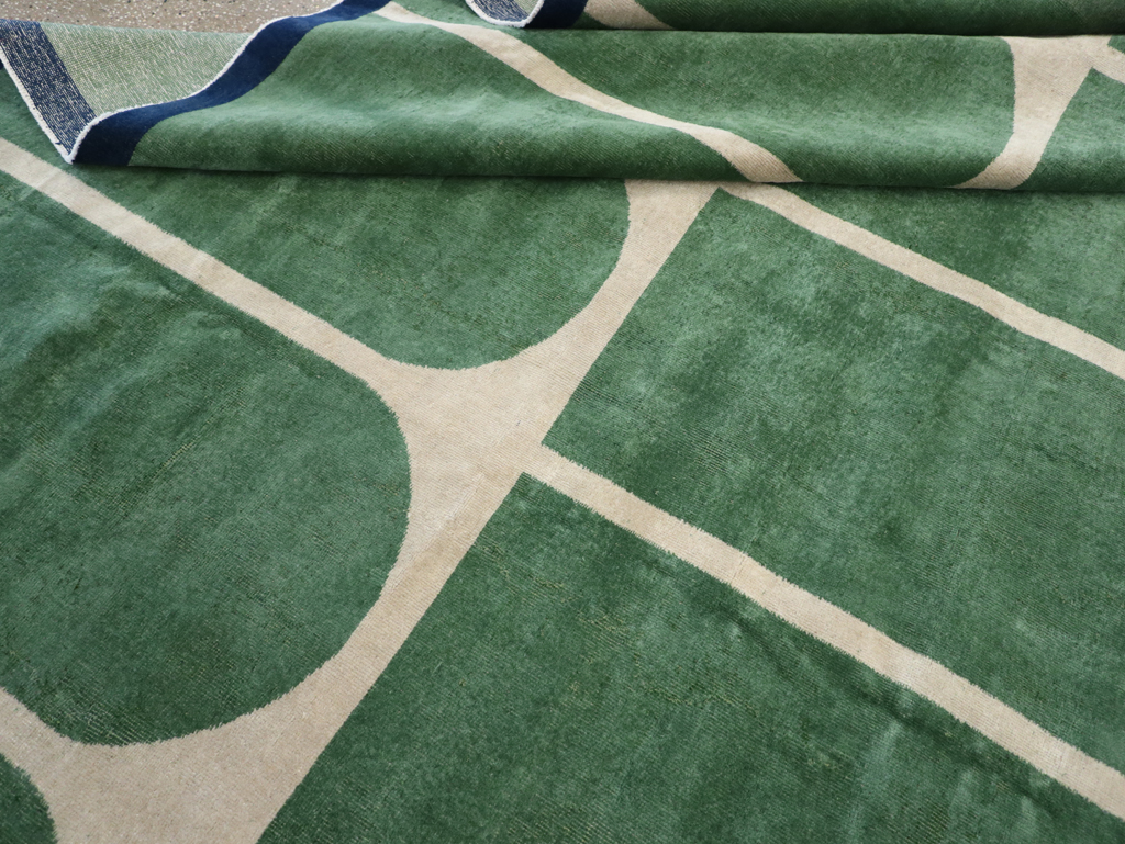 Vintage Turkish Anatolian Art Deco Style Room Size Carpet, No.28192 - Galerie Shabab