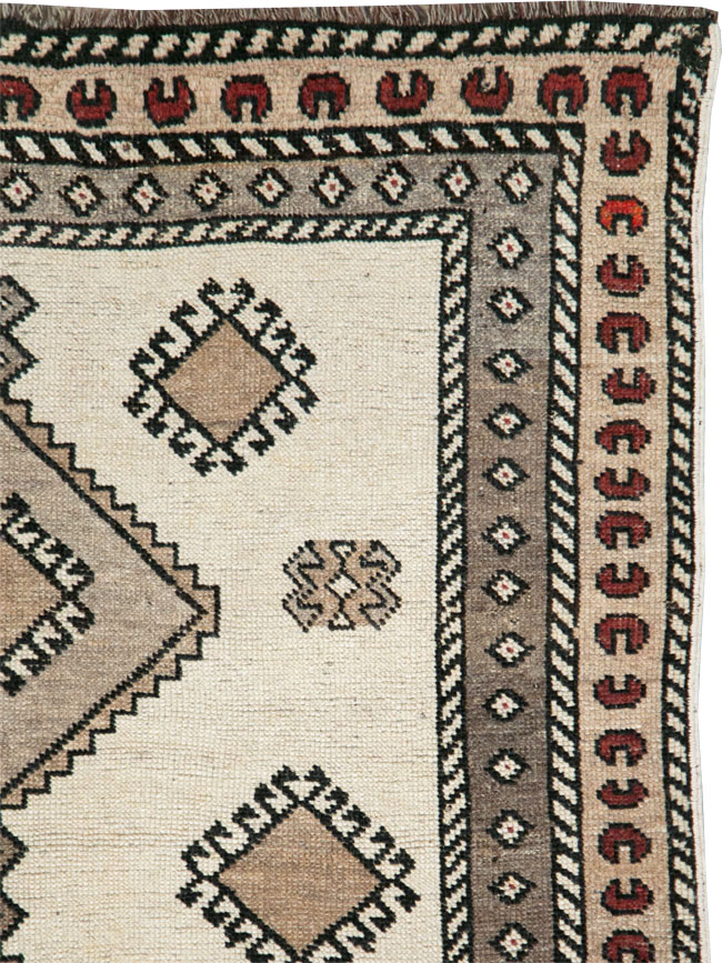 Vintage Persian Gabbeh Accent Rug, No.28198 - Galerie Shabab