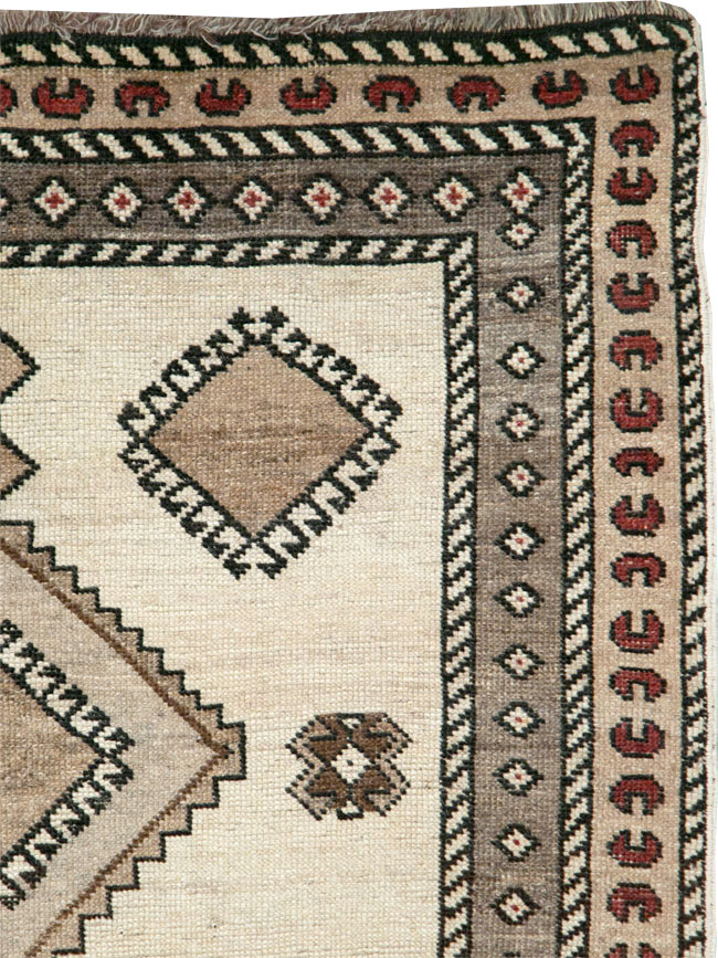 Vintage Persian Gabbeh Accent Rug, No.28198 - Galerie Shabab
