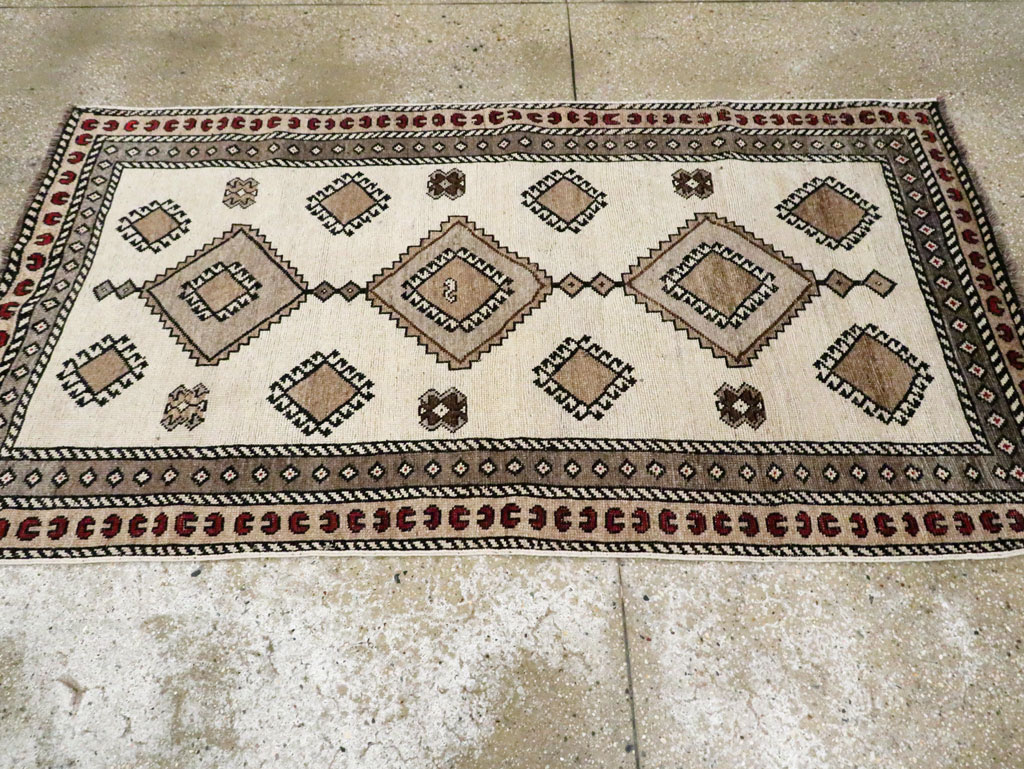 Vintage Persian Gabbeh Accent Rug, No.28198 - Galerie Shabab