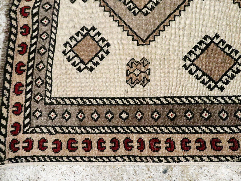 Vintage Persian Gabbeh Accent Rug, No.28198 - Galerie Shabab