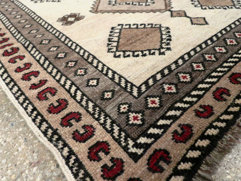 Vintage Persian Gabbeh Accent Rug, No.28198 - Galerie Shabab
