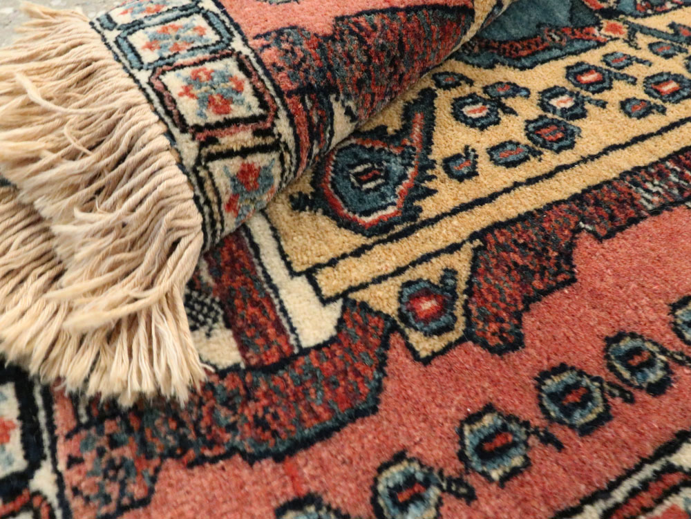 Persian Pictorial Shiraz Rug, No.28241 - Galerie Shabab