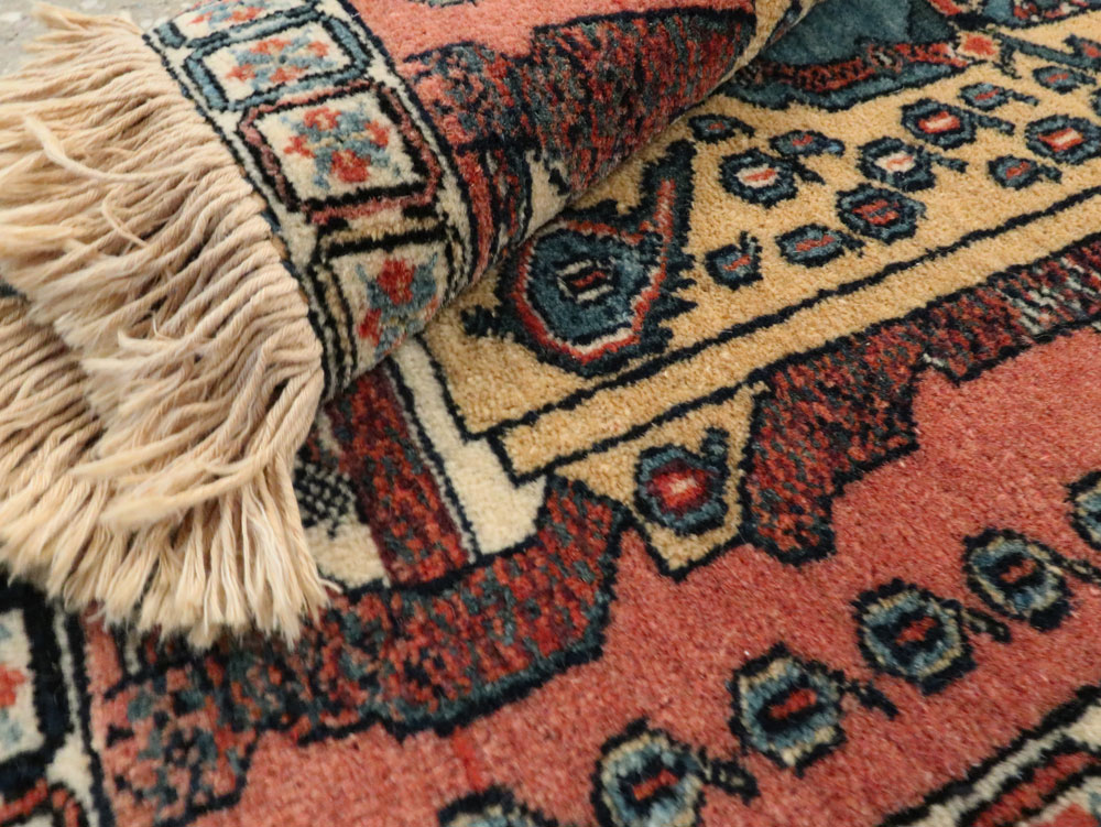 Persian Pictorial Shiraz Rug, No.28241 - Galerie Shabab