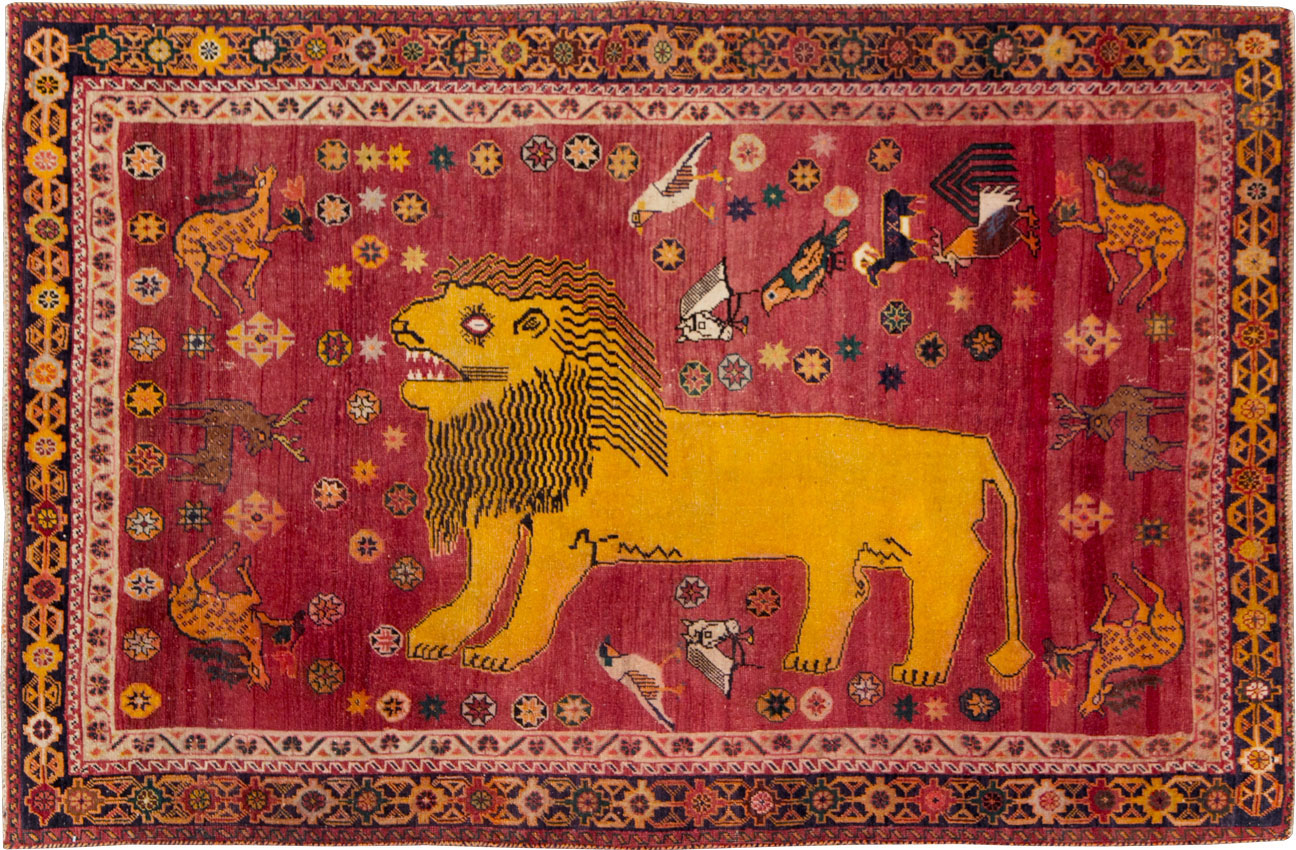 Vintage Persian Shiraz Pictorial Accent Rug, No.28247 - Galerie Shabab