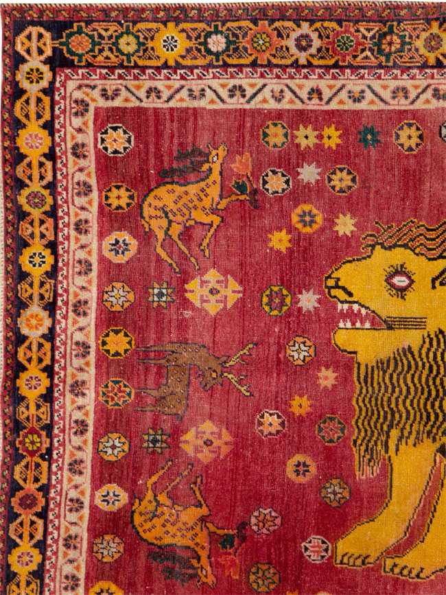 Vintage Persian Shiraz Pictorial Accent Rug, No.28247 - Galerie Shabab