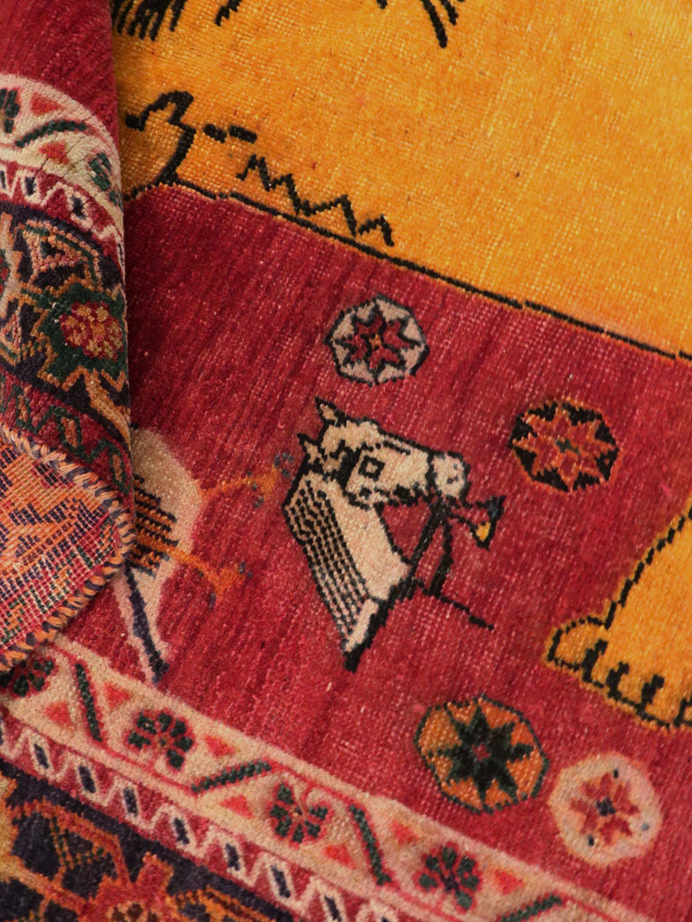 Vintage Persian Shiraz Pictorial Accent Rug, No.28247 - Galerie Shabab