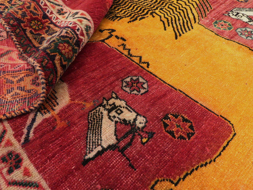 Vintage Persian Shiraz Pictorial Accent Rug, No.28247 - Galerie Shabab