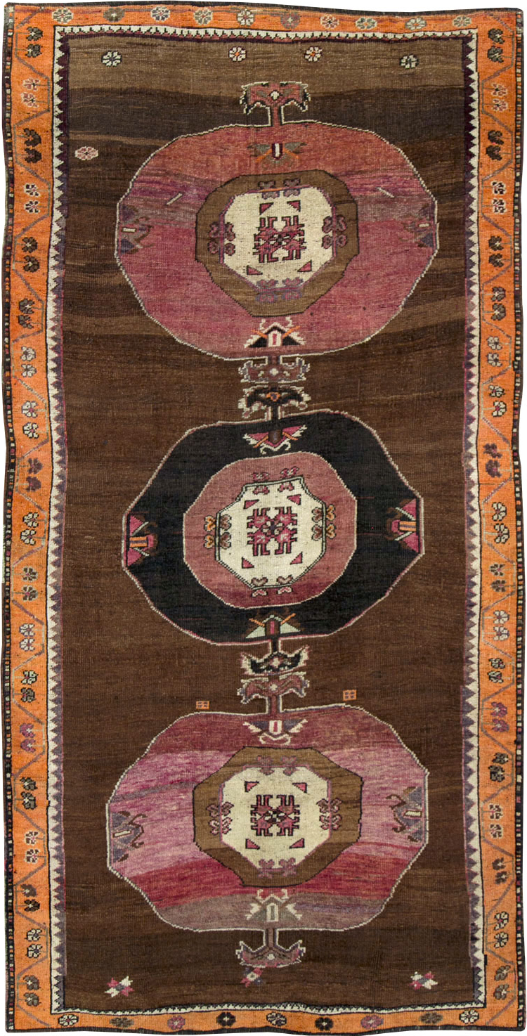 Vintage Anatolian Gallery Carpet, No.28268 - Galerie Shabab