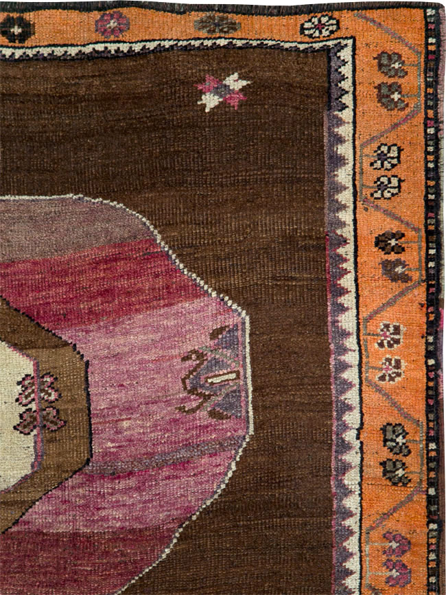 Vintage Anatolian Gallery Carpet, No.28268 - Galerie Shabab