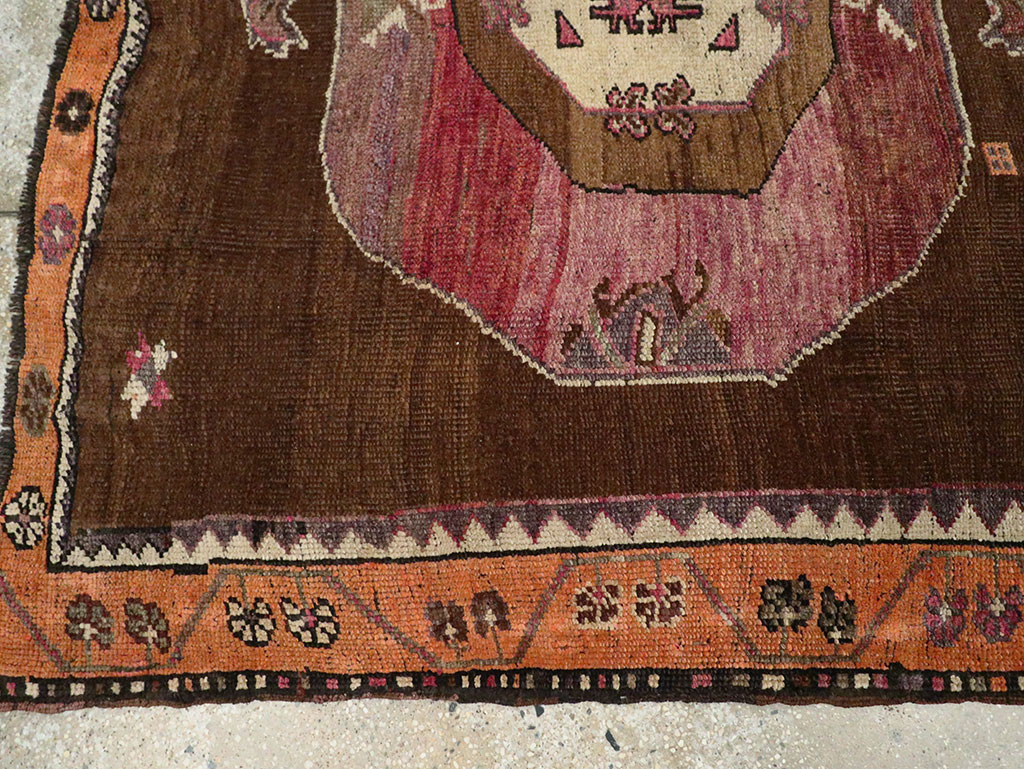 Vintage Anatolian Gallery Carpet, No.28268 - Galerie Shabab