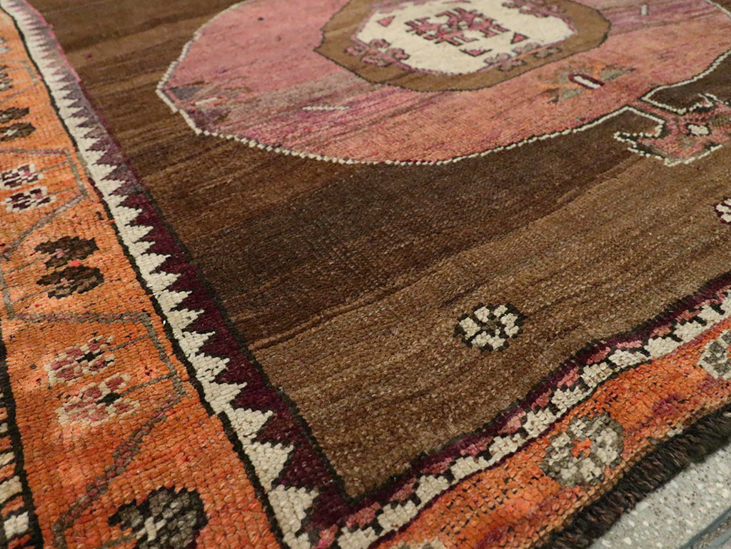 Vintage Anatolian Gallery Carpet, No.28268 - Galerie Shabab