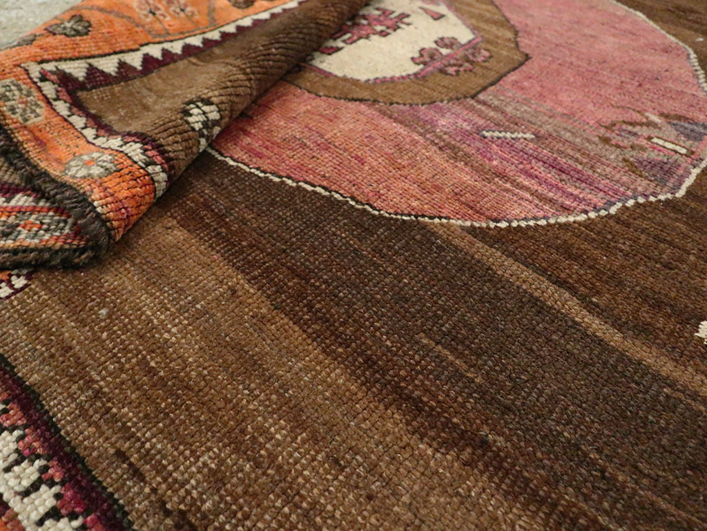 Vintage Anatolian Gallery Carpet, No.28268 - Galerie Shabab