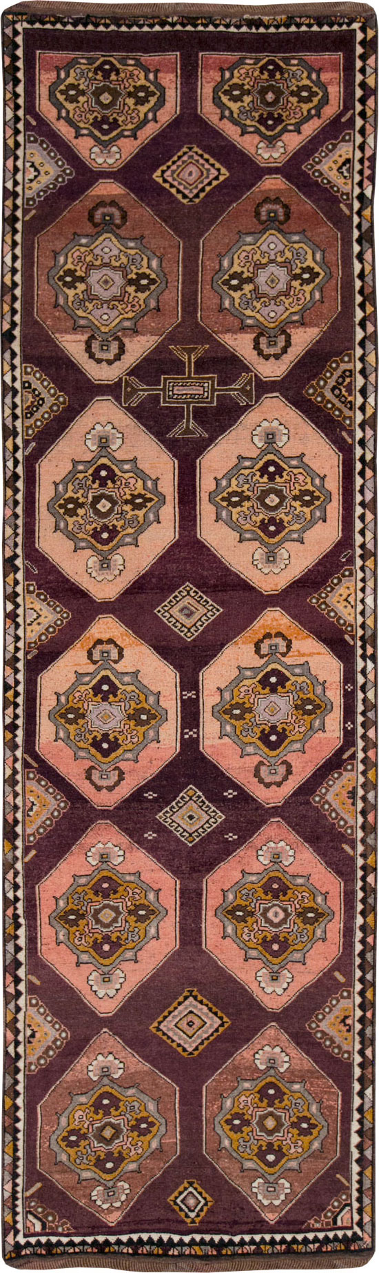 Vintage Turkish Anatolian Long Gallery Carpet, No.28269 - Galerie Shabab