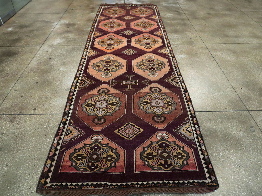 Vintage Turkish Anatolian Long Gallery Carpet, No.28269 - Galerie Shabab