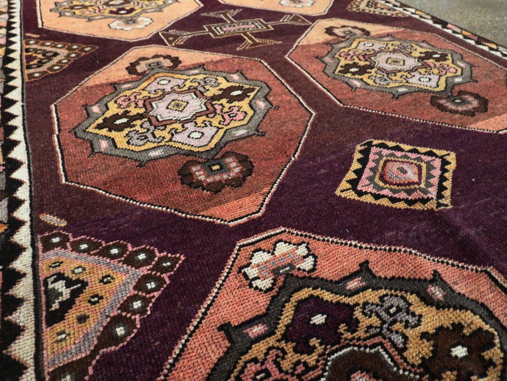 Vintage Turkish Anatolian Long Gallery Carpet, No.28269 - Galerie Shabab