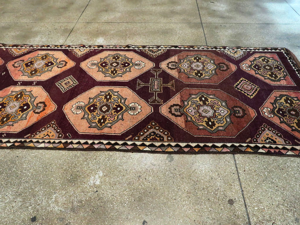 Vintage Turkish Anatolian Long Gallery Carpet, No.28269 - Galerie Shabab