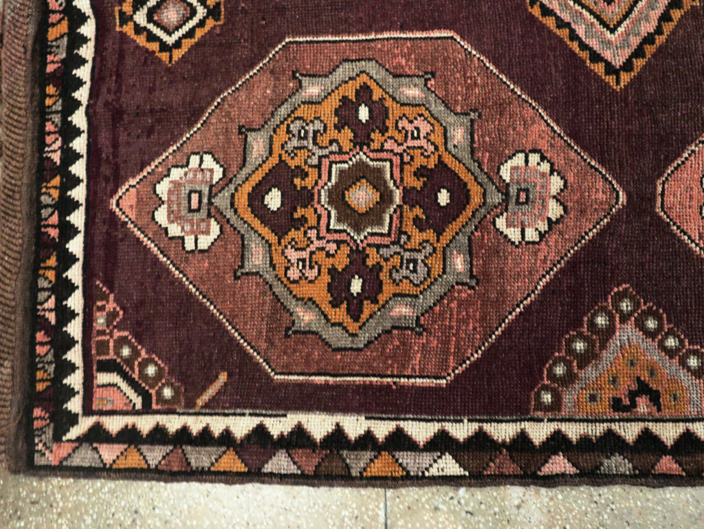 Vintage Turkish Anatolian Long Gallery Carpet, No.28269 - Galerie Shabab