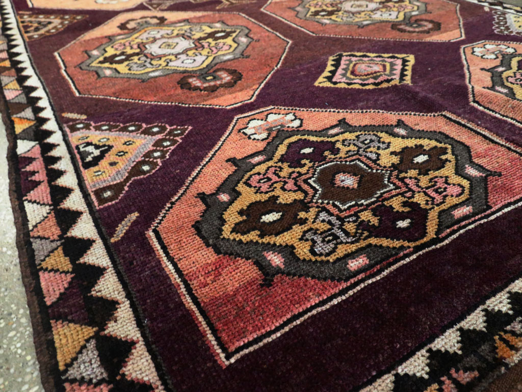 Vintage Turkish Anatolian Long Gallery Carpet, No.28269 - Galerie Shabab