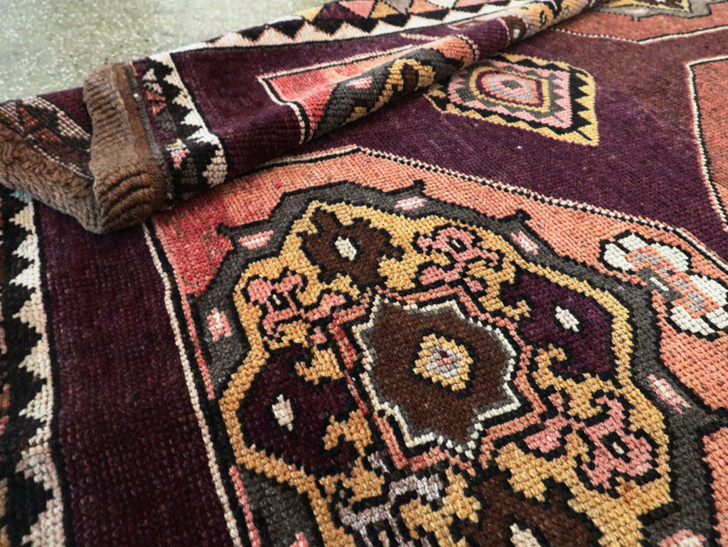 Vintage Turkish Anatolian Long Gallery Carpet, No.28269 - Galerie Shabab