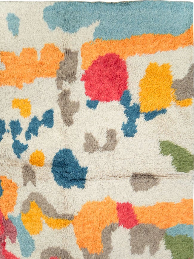 Contemporary Turkish Tulu Room Size Carpet, No.28273 - Galerie Shabab
