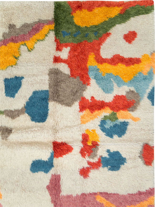 Contemporary Turkish Tulu Room Size Carpet, No.28273 - Galerie Shabab